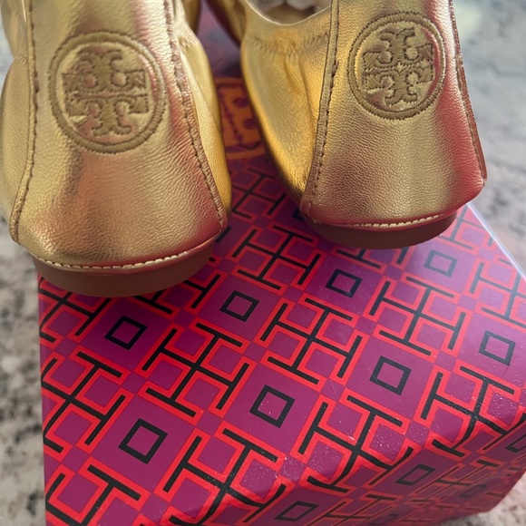 Tory Burch Edie Ballet Flats Gold Brand New - Picture 3 of 5